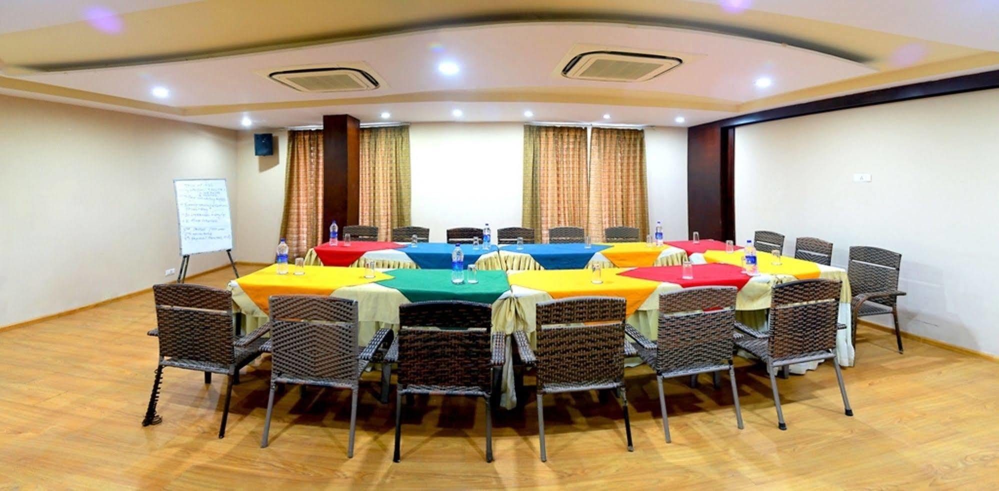 Hotel Royal Palm - A Budget Hotel In Udaipur Eksteriør billede